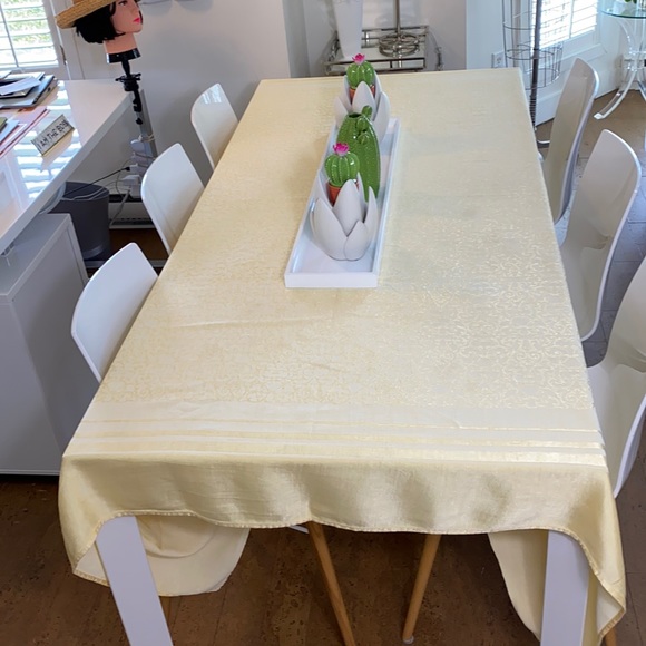 Large Tablecloth - Picture 1 of 8